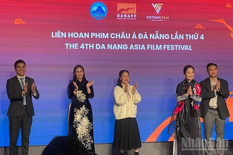 Từ trái sang phải: CEO Unimedia Trần Việt Bảo Hoàng, Phó Chủ tịch Ủy ban nhân dân Thành phố Đà Nẵng Nguyễn Thị Anh Thi, Chủ tịch Hiệp hội Xúc tiến Phát triển Du lịch Việt Nam, Tiến sĩ Ngô Phương Lan và Phó Tổng Giám đốc Đài Truyền hình Việt Nam Đỗ Thanh Hải tại nghi thức công bố DANAFF IV.