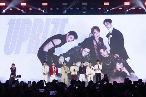 Nhóm nhạc nam UPRIZE ra mắt. (Ảnh: YeaH1)