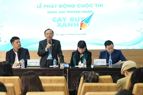 Nhà báo Hoàng Dự, Tổng Biên tập Thời báo Văn học nghệ thuật phát biểu tại lễ phát động.