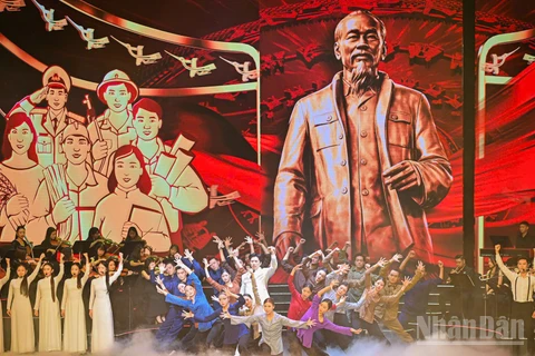 Một tiết mục biểu diễn trong chương trình nghệ thuật đặc biệt “Mãi mãi niềm tin theo Đảng”.