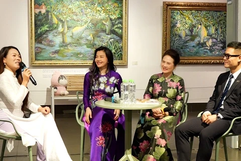 Các diễn giả tại buổi tọa đàm.