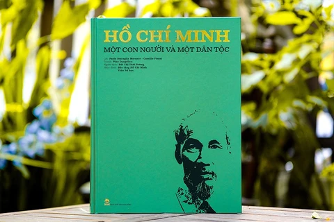 Cuốn sách “Hồ Chí Minh – Một con người và một dân tộc”. (Ảnh: Nhà xuất bản Kim Đồng)