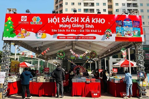 Hội sách xả kho của Đinh Tị Books.