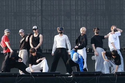 Các tân binh lần đầu đứng trên concert lớn trong sự nghiệp. (Ảnh: YeaH1)