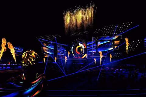 Phối cảnh sân khấu chương trình "Âm vang Tổ quốc".