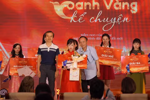 Thí sinh Hoàng Ngọc Bảo Anh được trao giải Nhất.