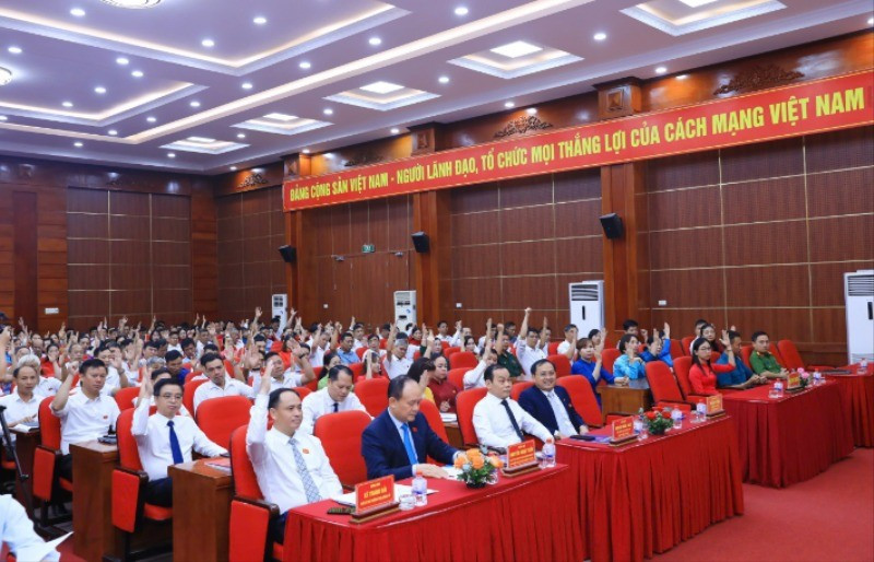 Các đại biểu dự kỳ họp thứ nhất Hội đồng nhân dân xã Phú Xuyên khóa I, nhiệm kỳ 2021-2026. (Ảnh: Minh Thu) img-20250701-125904-1972.jpg