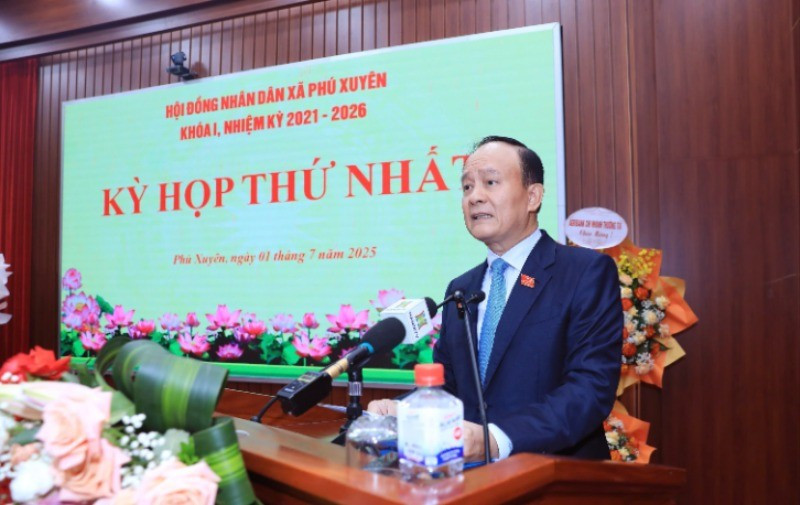 Chủ tịch Hội đồng nhân dân thành phố Hà Nội Nguyễn Ngọc Tuấn phát biểu tại kỳ họp thứ nhất Hội đồng nhân dân xã Phú Xuyên khóa I, nhiệm kỳ 2021-2026. img-20250701-125915-6205.jpg