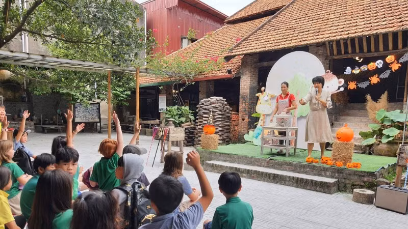 Các làng gốm Bát Tràng, Giang Cao đang nỗ lực trở thành Khu phát triển thương mại và văn hóa đầu tiên của Hà Nội dựa trên những chính sách mới về văn hóa.