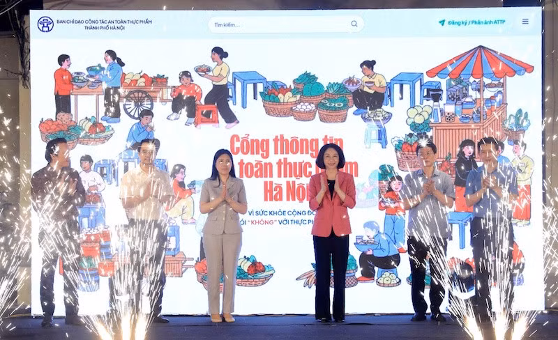 Cổng thông tin an toàn thực phẩm Hà Nội là công cụ thiết thực góp phần bảo vệ sức khỏe mỗi gia đình và cộng đồng, xây dựng Thủ đô ngày càng an toàn, văn minh. (Ảnh: Xuân Hải)