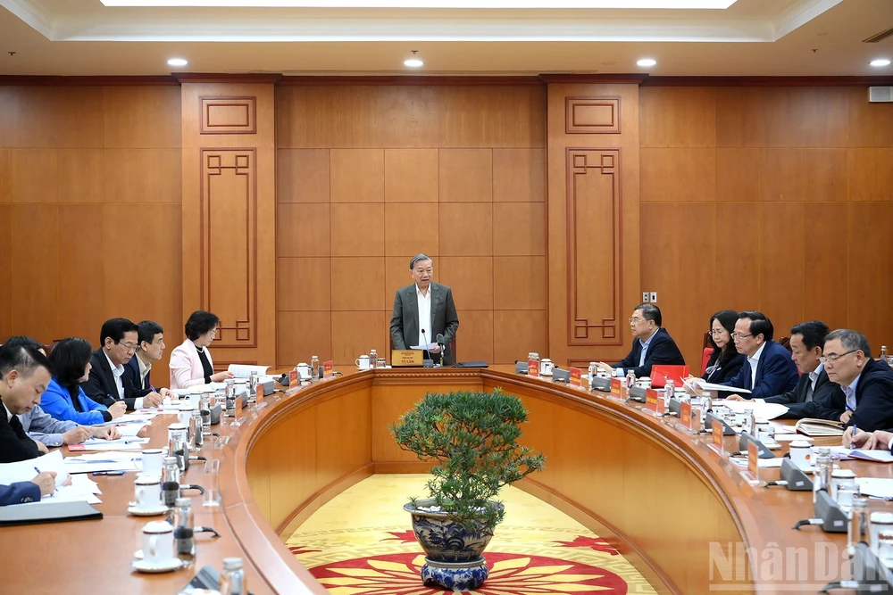 Tổng Bí thư Tô Lâm chủ trì buổi làm việc với các bộ, ban, ngành về tình hình thực hiện chủ trương, chính sách, chế độ đối với người có công với cách mạng; công tác tìm kiếm, quy tập và xác định danh tính hài cốt liệt sĩ, ngày 16/12/2025. (Ảnh: ĐĂNG KHOA)