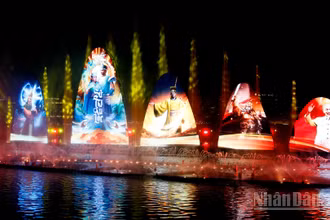 Show diễn nghệ thuật “Sử thi Âu Lạc” tại công viên hoa ánh sáng Delight Park Đà Lạt.