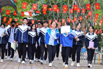 Học sinh thành phố Bảo Lộc, tỉnh Lâm Đồng hoàn thành buổi thi môn ngữ văn sáng 26/6.