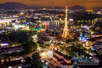 Khu vực trung tâm Lâm Đồng ngàn hoa lung linh sắc màu đêm Giáng sinh.