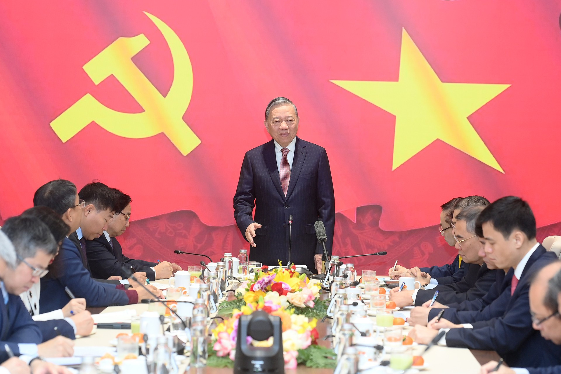 Tổng Bí thư Tô Lâm làm việc với các Đại sứ, Trưởng cơ quan đại diện Việt Nam tại nước ngoài tham dự Đại hội XIV của Đảng. (Ảnh: ĐĂNG KHOA)