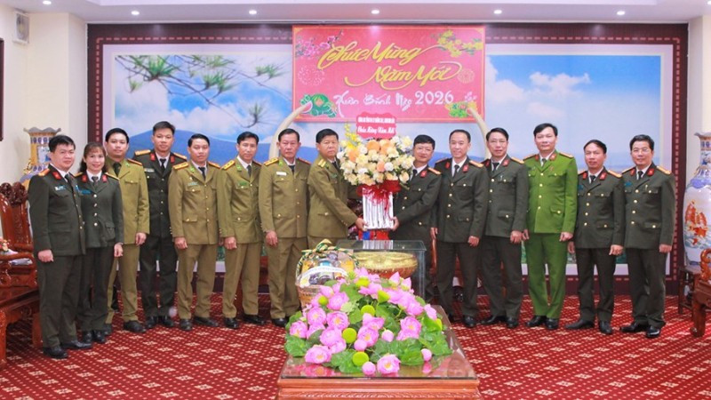 Đoàn đại biểu Công an tỉnh Bô Ly Khăm Xay chúc Tết Công an tỉnh Nghệ An.