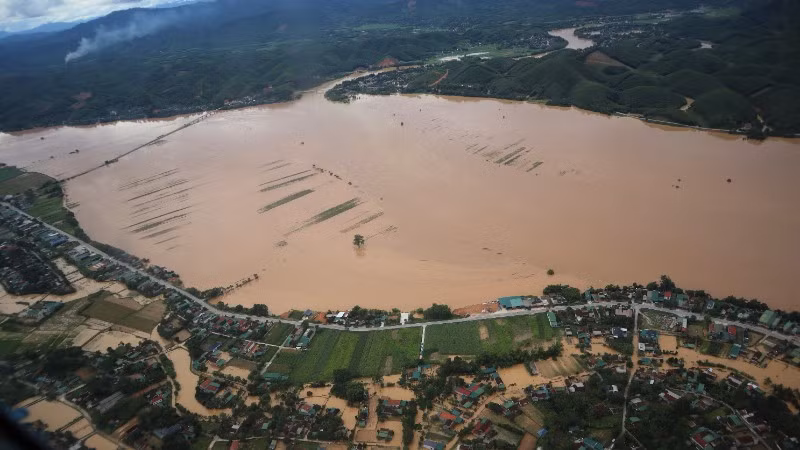 Lũ trên thượng lưu sông Cả dao động ở mức cao.