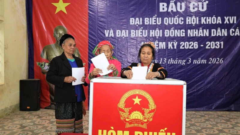 Cử tri 55 khu vực bỏ phiếu thuộc 12 xã miền núi, biên giới của tỉnh Nghệ An bỏ phiếu bầu cử.