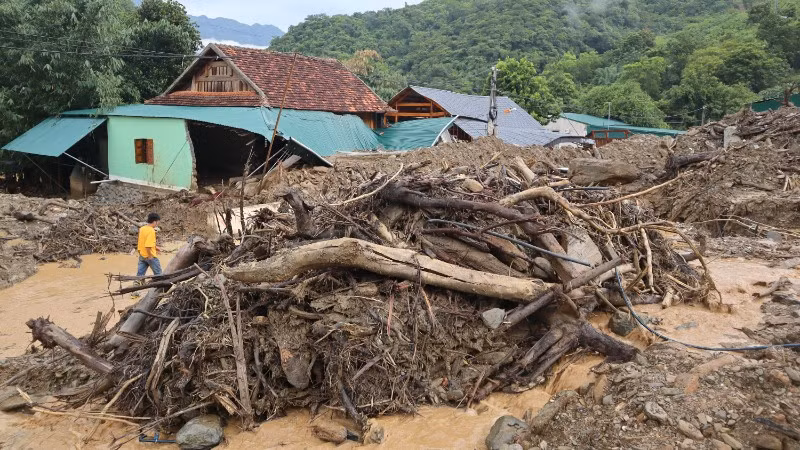 Một tuần phải hứng chịu 2 trận lũ quét, lũ ống khiến 68 hộ dân bản Ta Đo bị ảnh hưởng về công trình nhà cửa và tài sản.