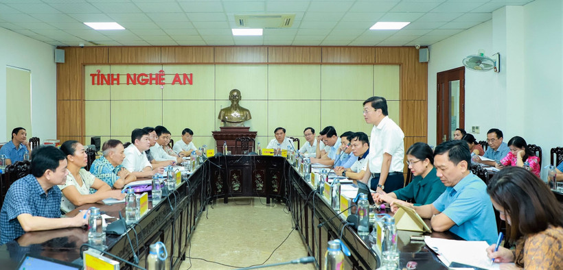 Chủ tịch Ủy ban nhân dân tỉnh Nghệ An Lê Hồng Vinh tiếp công dân phiên định kỳ tháng 6/2025.
