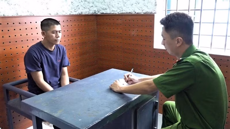 Đối tượng Ngô Văn Phương tại Cơ quan Công an. (Ảnh: Công an Nghệ An).