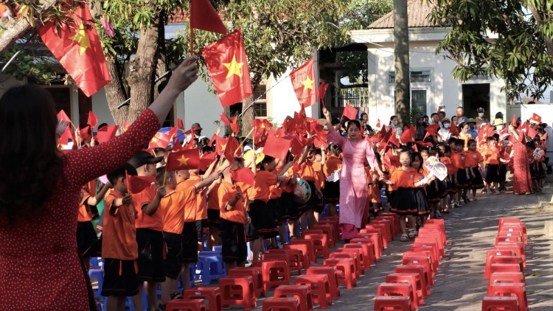 Hơn 945.000 học sinh của tỉnh Nghệ An tham dự lễ khai giảng năm học mới.