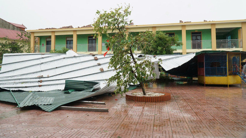 Trường mầm non Nguyễn Huệ, xã Hưng Nguyên là một trong những trường bị thiệt hại nặng nhất do bão số 5.