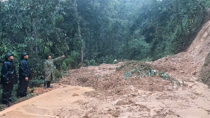 Nhiều điểm sạt lở trên địa bàn các xã miền tây Nghệ An.