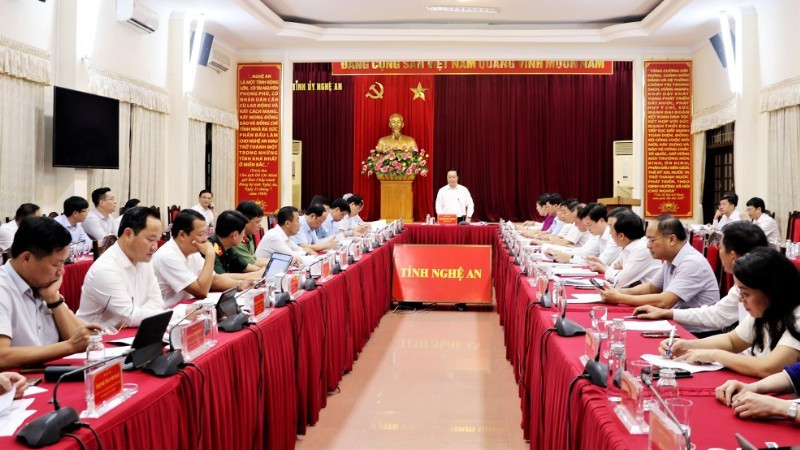 Quang cảnh phiên họp thường kỳ tháng 9, Ban Thường vụ Tỉnh ủy Nghệ An.