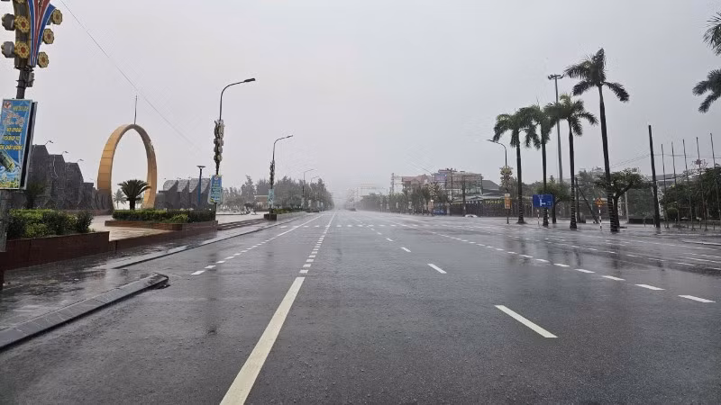 Khu vực Quảng trường Bình Minh vắng lặng.