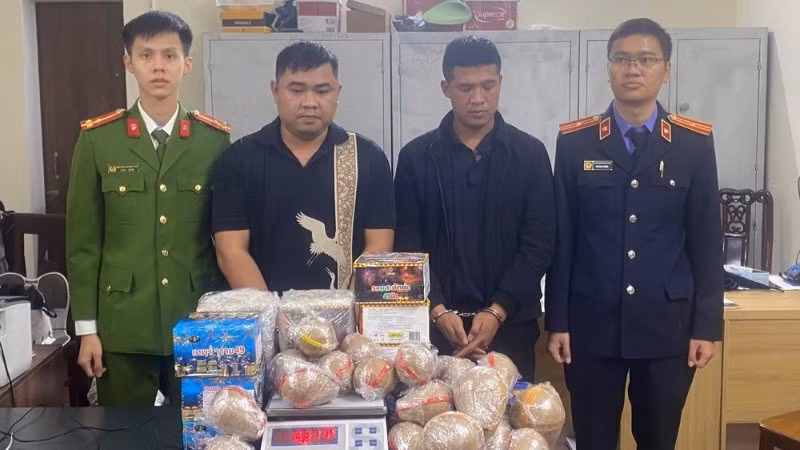 Các đối tượng bị bắt giữ. (Ảnh: CÔNG AN NGHỆ AN)