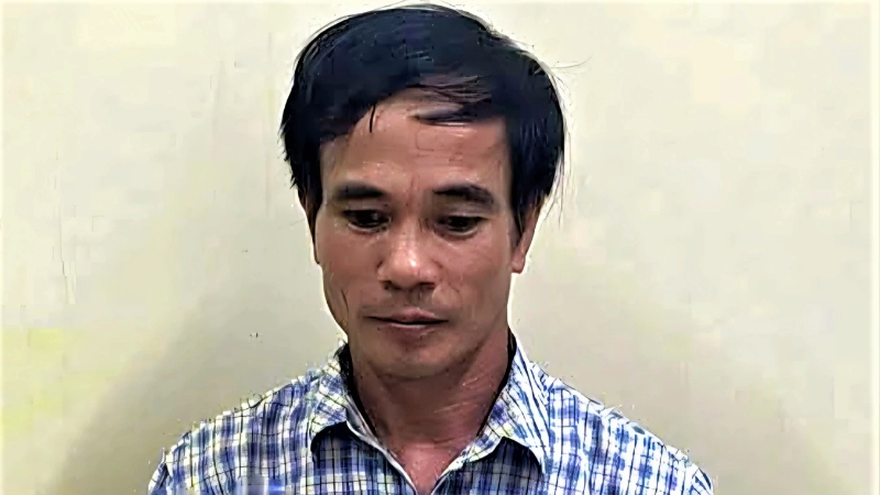 Đối tượng Lê Văn Hòa tại Cơ quan Công an. (Ảnh: Công an Diễn Châu)