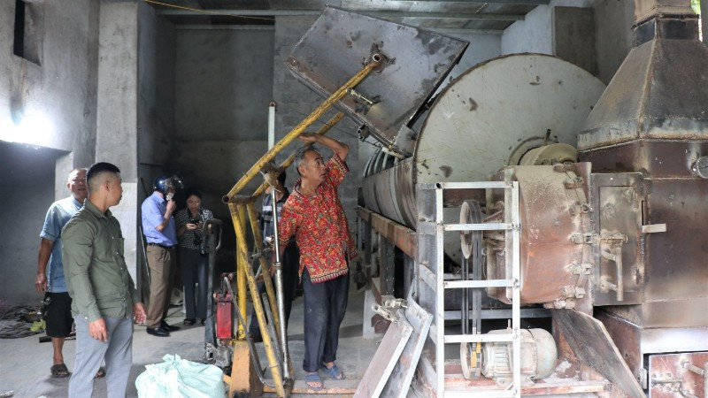 Mỗi mẻ lúa 1,5 tấn, cần 4 giờ đồng hồ để sấy.