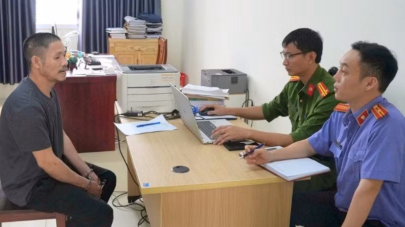 Đối tượng Phan Văn Thời tại cơ quan Công an. (Ảnh: CÔNG AN NGHỆ AN)