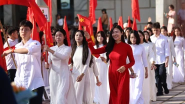 Học sinh THPT rạng ngời trong ngày khai giảng.