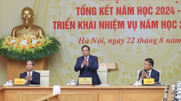 Thủ tướng Chính phủ Phạm Minh Chính chủ trì Hội nghị tổng kết năm học 2024-2025, triển khai nhiệm vụ năm học 2025-2026. (Ảnh: TRẦN HẢI)