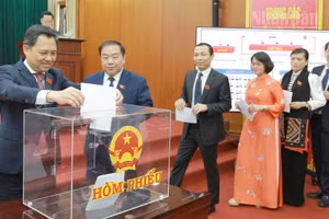 Các đại biểu tham gia bầu nhân sự chủ chốt Hội đồng nhân dân tỉnh tại kỳ họp thứ nhất, Hội đồng nhân dân tỉnh Sơn La khóa XVI, nhiệm kỳ 2026-2031.