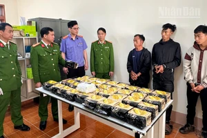 Đại tá Hoàng Vinh Hiển, Phó Giám đốc, Thủ trưởng cơ quan Cảnh sát điều tra, Công an tỉnh Sơn La (thứ 2 từ trái qua) trực tiếp chỉ đạo Ban chuyên án.