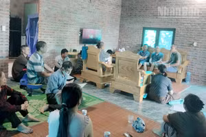 Trong thời gian tác nghiệp, có rất nhiều người dân đã chủ động tiếp xúc và phản ánh trực tiếp với phóng viên về những dấu hiệu vi phạm trong các hợp đồng giao khoán của Vinatea Mộc Châu.
