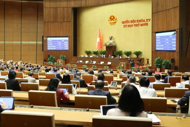 Quốc hội thông qua Luật Tình trạng khẩn cấp. (Ảnh: DUY LINH)