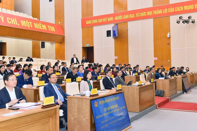 Đại biểu dự kỳ họp.