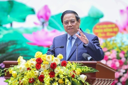 ທ່ານນາຍົກລັດຖະມົນຕີ ຟ້າມບິ່ງມິງ ກ່າວຄຳເຫັນທີ່ກອງປະຊຸມຜັນຂະຫຍາຍບັນດາວຽກງານພັດທະນາຕະຫຼາດຫຼັກຊັບໃນປີ 2024. ck-thu-tuong-phat-bieuz7092802212035-d05f280d808130558e3144689955c570.jpg