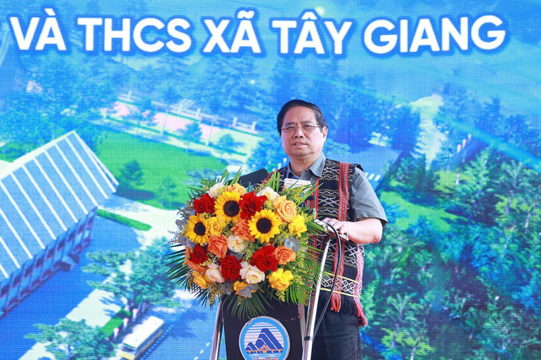 Thủ tướng Chính phủ Phạm Minh Chính phát biểu tại Lễ khởi công Dự án xây dựng Trường phổ thông nội trú, bán trú tiểu học và trung học cơ sở Tây Giang. 3-tay-giangz7123548199269-ebe6129907b93009a5f278cd1491e1a7.jpg