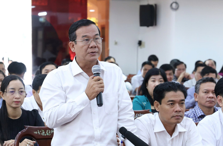 Ông Cao Văn Ngoan, Chủ tịch Ủy ban nhân dân xã Thạnh Quới kiến nghị tại Hội nghị tiếp xúc cử tri trước Kỳ họp thứ 10 Quốc hội khóa XV của Đoàn Đại biểu Quốc hội thành phố Cần Thơ. hieuz7132606968807-05c0d66a34f0677e2abb47979a8a4c9a.jpg