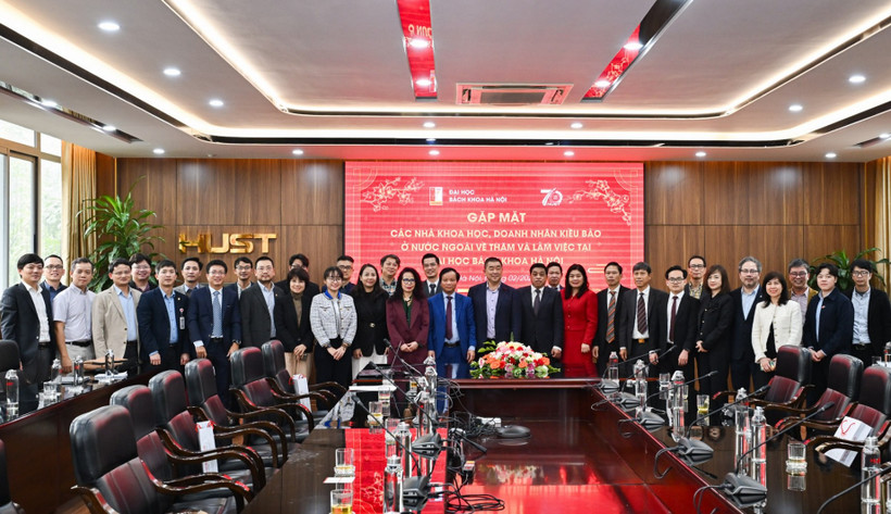 Gặp mặt các nhà khoa học, doanh nhân kiều bào ở nước ngoài tại Đại học Bách khoa Hà Nội. (Ảnh: DUY THÀNH)