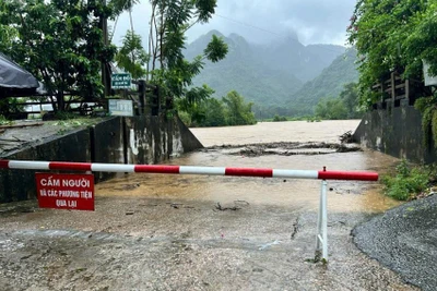 Các khu vực nguy hiểm đều được chính quyền địa phương cảnh báo người dân.