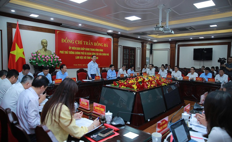 Phó Thủ tướng Trần Hồng Hà cùng đoàn công tác của Chính phủ làm việc với lãnh đạo tỉnh Ninh Bình. 3.jpg