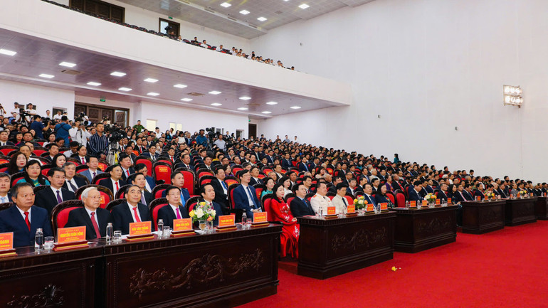 Các đại biểu dự buổi lễ. 3s.jpg