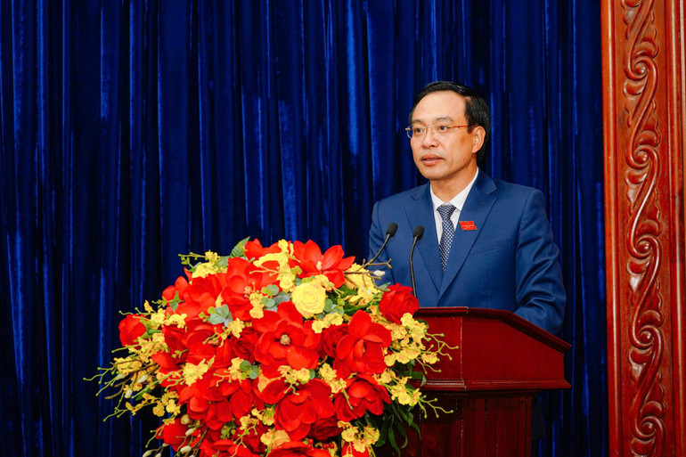 Ông Đặng Thanh Sơn, Phó Chủ tịch Thường trực Hội đồng nhân dân tỉnh Hà Nam phát biểu bế mạc kỳ họp. 6e234.jpg