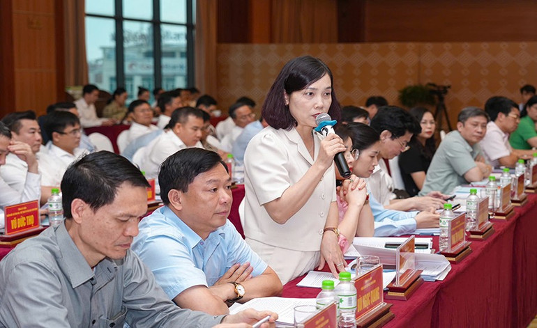 Các đại biểu phát biểu ý kiến tại hội nghị. 6b.jpg